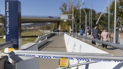 Cordn policial que informa de la prohibicin de paso al Parque Fluvial del Bess debido al brote de peste porcina africana