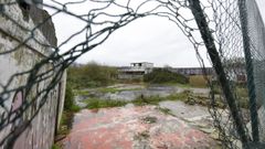 Instalaciones abandonadas de la antigua Construcciones Malvar, en la calle Rosal�a de Castro, en Pontevedra