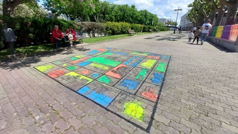 El juego urbano que se est� pintando en el c�ntrico parque de la plaza de Espa�a