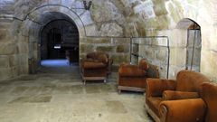 Sal�n privado con sof�s en la celda de Tejero, en Mugardos.