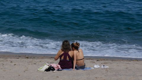 Disfrutando del sol en el paseo mar�timo y en las playas en A Coru�a