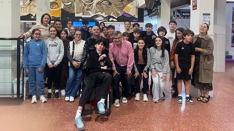 Guille, junto a sus compañeros y profesores del Campo de San Alberto antes de regresar a casa