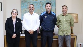 Belén Lendoiro, Daniel Pérez (alcalde), Pedro Cancela y Juan seoane, durante el acto protocolario de la firma.