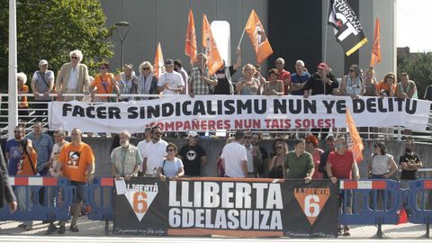 Decenas de personas piden la libertad plena de las 'Seis de la Suiza' en la FIDMA