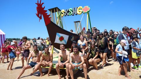 Festa da Dorna: Rejata de Embarcasi�ns feitas a machada e pan de millo na playa de Coroso