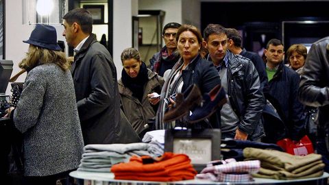 Primera jornada de rebajas tras la resaca navide�a.