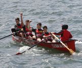 Los cadetes celebran la victoria tras finalizar la regata. 