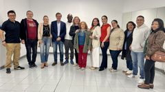 El candidato del PSOE en Oviedo Carlos Fern�ndez Llaneza, con varias asociaciones de inmigrantes de Oviedo pertenecientes a la Federaci�n de Asociaciones de Integraci�n Multicultural de Asturias (FAIMAS)