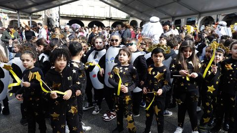 Los escolares se juntaron en la plaza Mayor de Ourense