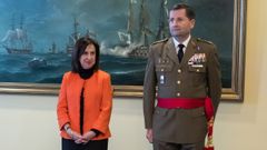 La ministra de Defensa, Margarita Robles, junto al nuevo Jefe del Estado Mayor del Ej�rcito, Amador Ense�at y Berea