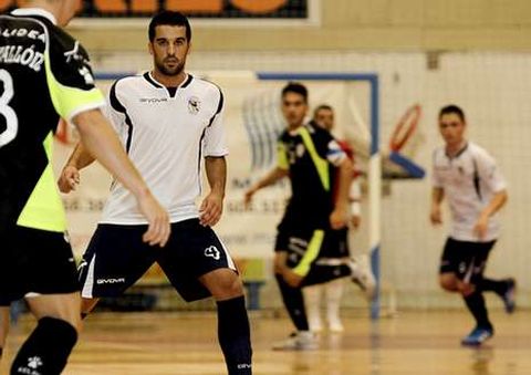 Los ferrolanos sufrieron ante un duro rival. 