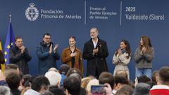Los reyes, la princesa de Asturias y la infanta Sofa durante su visita a Valdesoto, en el concejo de Siero, este sbado, donde la heredera de la Corona ha hecho entrega del Premio al Pueblo Ejemplar con el que fue reconocida esta parroquia tras presentar su candidatura durante 21 ediciones
