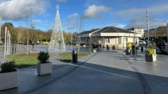 La plaza Isaac D�az Pardo abri� al tr�nsito peatonal en diciembre, con la instalaci�n de mobiliario pendiente de finalizar