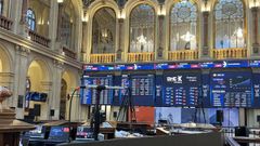 Paneles de cotizaci�n en una sesi�n de la Bolsa espa�ola.