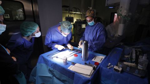 Operacin en un quirfano de Vithas Vigo