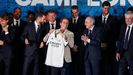 Jos Luis Martnez-Almeida.Jos Luis Martnez-Almeida, Alcalde de Madrid, recibe una camiseta del Real Madrid