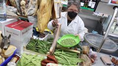 Jud�as, guisantes y tirabeques de Galicia  est�n ya al alcance de los compradores en el mercado