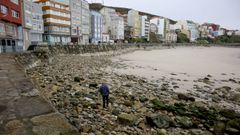 El mar asalta el paseo mar�timo de Malpica: �mira estas im�genes!