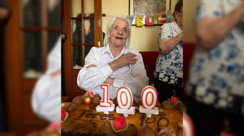 Teresa Sáez Pérez, en la celebración de su cien cumpleaños