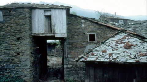 San Esteban de los Buitres (Illano).