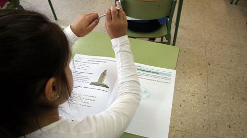 Imagen de archivo de una alumna de tercero de primaria realizando la prueba que obliga la Lomce