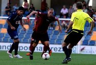 Iago Paz, conduciendo un bal�n en el partido disputado contra el Alondras en Pasar�n.