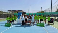 La hermanas lusas Francisca e Matilde Jorge, vencedoras del Torneo Internacional de Tenis Cidade de Ourense, en la entrega de premios