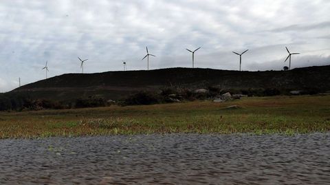 Aerogeneradores del parque e�lico del monte de A Curota