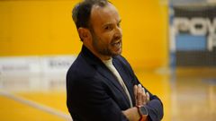 Juanma Marrube, durante el partido en el Pabell�n Municipal de El Ejido.