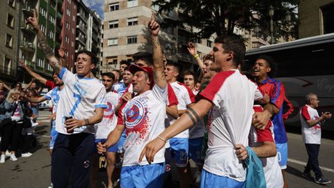 �Celebraste el ascenso de la UD Ourense?.La fiesta comenz� en Meis y se traslad� a la fuente de Concepci�n Arenal