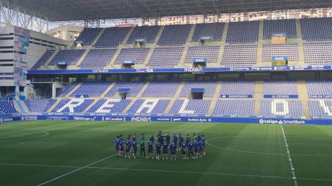 Los jugadores del Oviedo, en el Carlos Tartiere