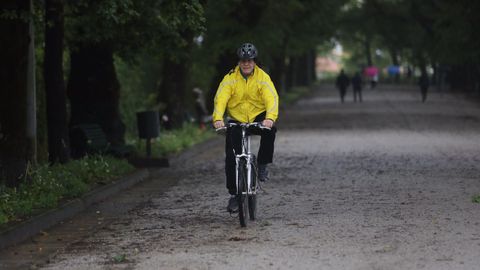 Gente haciendo deporte esta ma�ana en la Alameda de Santiago