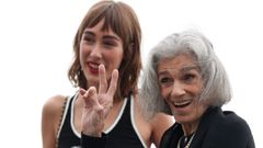 Las actrices Almudena Amor y Vera Valdez, en San Sebasti�n, para la presentaci�n de �La abuela�. Valdez, supermodelo de Coco Chanel en su juventud, renace ahora de la mano de Paco Plaza y Carlos Vermut.
