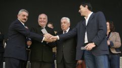 Manuel L�pez Otero, segundo por la izquierda, en el acto oficial de la Feira do Vi�o de Chantada del 2007, con las otras tres personas que fueron alcaldes del municipio desde las primeras elecciones democr�ticas