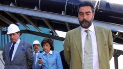 Fernando Roade, en primer t�rmino, durante una visita del entonces alcalde Francisco V�zquez a la planta de residuos de Nosti�n