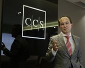 Caama�o critica la nula implicaci�n de las administraciones. 