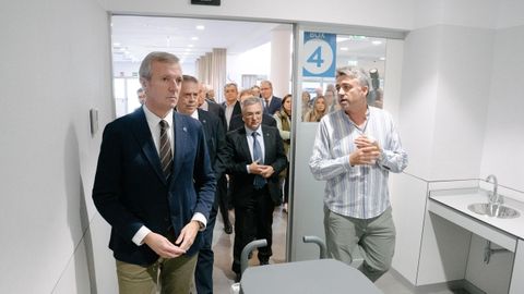 Visita institucional al hospital, en uno de los boxes