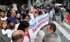 Decenas de miembros de la CIG se concentraron ante los juzgados, ayer, a la hora de la vista.