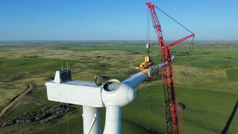 Trabajos de la firma en el parque e�lico Wheatland, en Canad�.