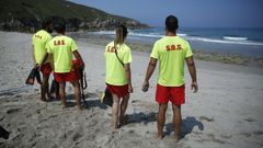 Imagen de archivo de socorrista en la playa de Valvoco, en Arteixo