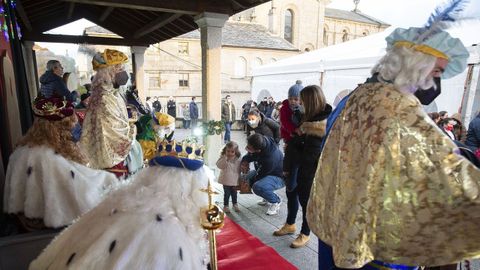 Los Magos recibieron a los niños en el campo de la feria