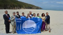 La delegaci�n de Sanxenxo recoge las banderas azules de este municipio en el marco de un acto auton�mico que se celebr� en Arteixo
