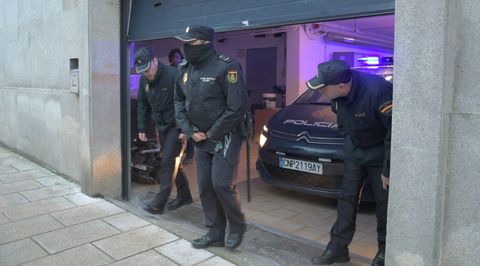 El presunto asesino de Cristina Cabo -en la imagen, en el interior del vehículo- pasó a disposición judicial este jueves por la mañana