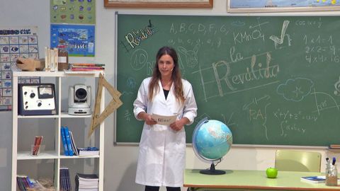 La actriz Mar�a Cotiello, presentadora del concurso 'La Rev�lida' en TPA