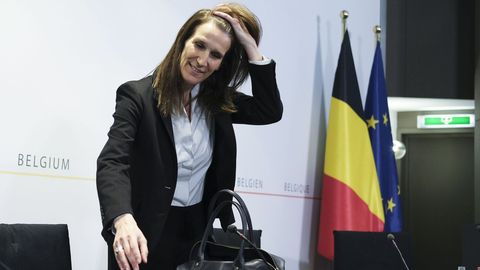La primera ministra belga, la liberal franc�fona Sophie Wilm�s, est� al frente del Gobierno desde mediados de marzo, poniendo fin a 454 d�as de Ejecutivo en funciones aunque lejos a�n de su propio r�cord mundial de 541 d�as.
