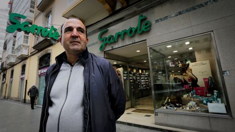 ANTONIO ABA GARROTE, 
GERENTE DE LAS PERFUMERIAS GARROTE.