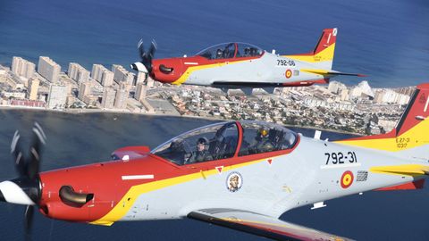 Felipe VI y Leonor pilotando sus respectivos aviones