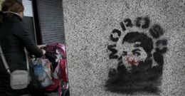 Una de las pintadas, parte de ella ya borrada, se encuentra en Paseo de Ronda. 