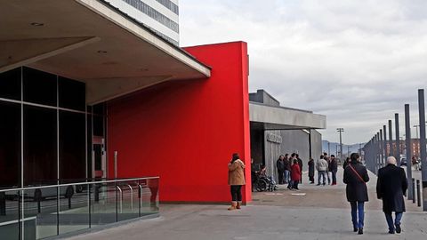 Familiares y amigos de Gonzalo Montoya en el HUCA