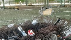 Desperdicios apilados en Soccer World